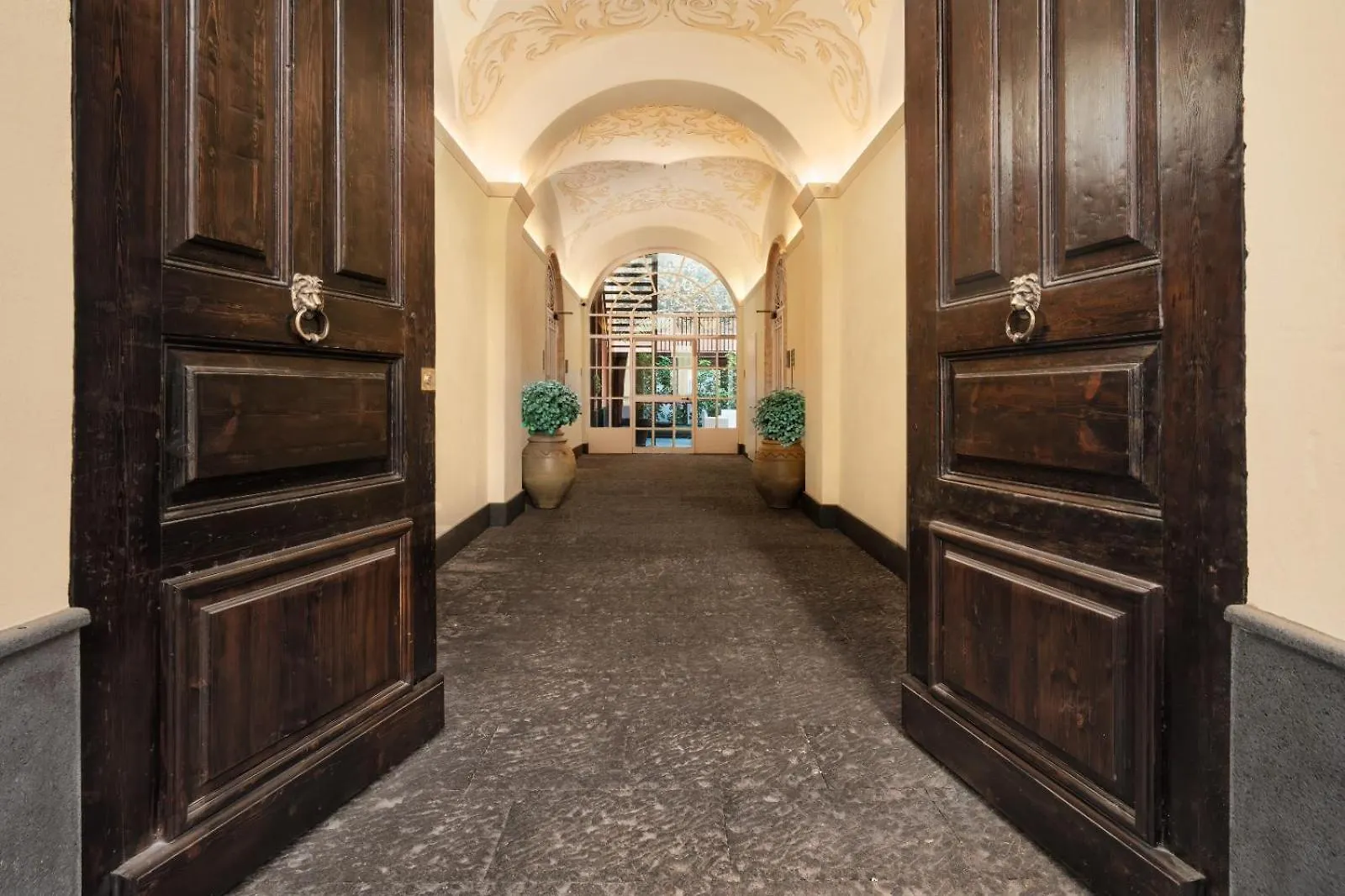 Archimedes Suites CTA Apartahotel
