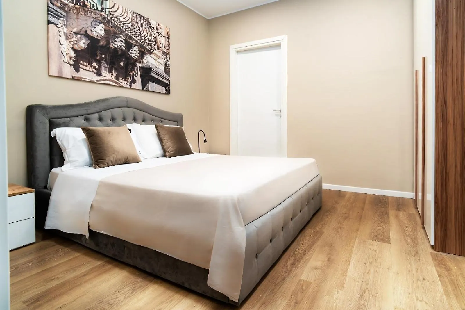 Archimedes Suites CTA Apartahotel